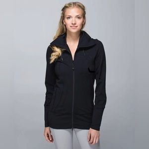 Woman’s Black Lululemon in stride jacket